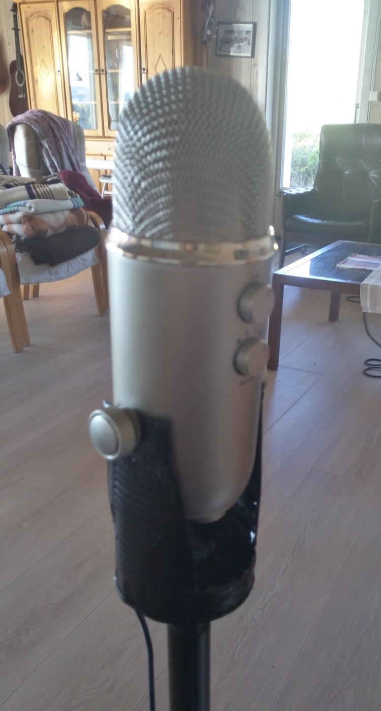 Mic aufrecht